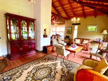 SE VENDE CASA EN SANGOLQUÍ – CONJUNTO PUEBLO VIEJO DE SANTA ANA