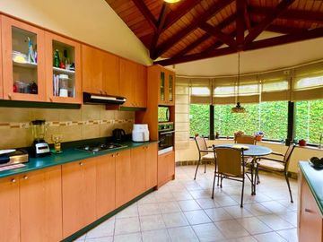 SE VENDE CASA EN SANGOLQUÍ – CONJUNTO PUEBLO VIEJO DE SANTA ANA