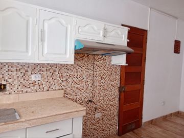 VENTA DE AMPLIO DEPARTAMENTO-PRIMER PISO-EN VILLA MARIA DEL TRIUNFO