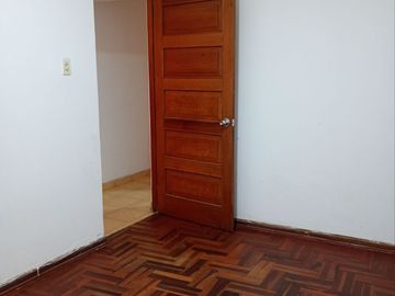 VENTA DE AMPLIO DEPARTAMENTO-PRIMER PISO-EN VILLA MARIA DEL TRIUNFO