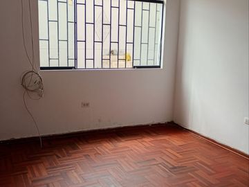 VENTA DE AMPLIO DEPARTAMENTO-PRIMER PISO-EN VILLA MARIA DEL TRIUNFO