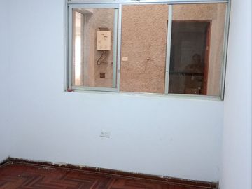 VENTA DE AMPLIO DEPARTAMENTO-PRIMER PISO-EN VILLA MARIA DEL TRIUNFO