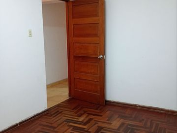 VENTA DE AMPLIO DEPARTAMENTO-PRIMER PISO-EN VILLA MARIA DEL TRIUNFO