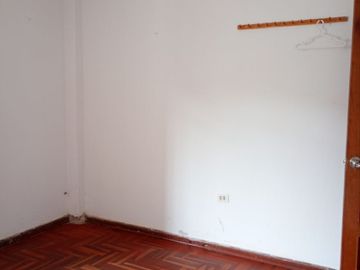 VENTA DE AMPLIO DEPARTAMENTO-PRIMER PISO-EN VILLA MARIA DEL TRIUNFO