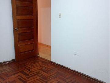 VENTA DE AMPLIO DEPARTAMENTO-PRIMER PISO-EN VILLA MARIA DEL TRIUNFO