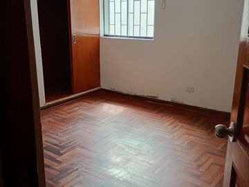 VENTA DE AMPLIO DEPARTAMENTO-PRIMER PISO-EN VILLA MARIA DEL TRIUNFO