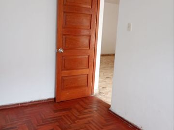 VENTA DE AMPLIO DEPARTAMENTO-PRIMER PISO-EN VILLA MARIA DEL TRIUNFO