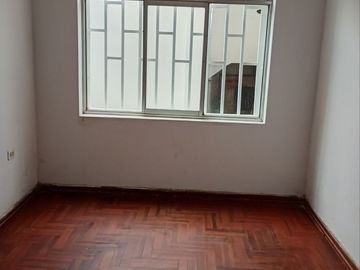 VENTA DE AMPLIO DEPARTAMENTO-PRIMER PISO-EN VILLA MARIA DEL TRIUNFO