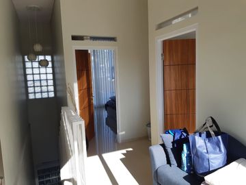 DIJUAL RUMAH RASA VILLA – FULLY FURNISHED – KATUMIRI CIHANJUANG BANDUNG BARAT