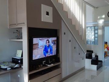 DIJUAL RUMAH RASA VILLA – FULLY FURNISHED – KATUMIRI CIHANJUANG BANDUNG BARAT