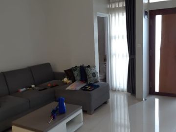 DIJUAL RUMAH RASA VILLA – FULLY FURNISHED – KATUMIRI CIHANJUANG BANDUNG BARAT