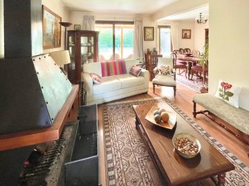 Se vende casa en sector Av. España, Rucatremo, Curicó. 4 piezas 3 baños