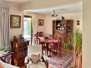 Se vende casa en sector Av. España, Rucatremo, Curicó. 4 piezas 3 baños