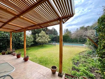 Se vende casa en sector Av. España, Rucatremo, Curicó. 4 piezas 3 baños