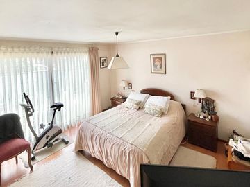 Se vende casa en sector Av. España, Rucatremo, Curicó. 4 piezas 3 baños