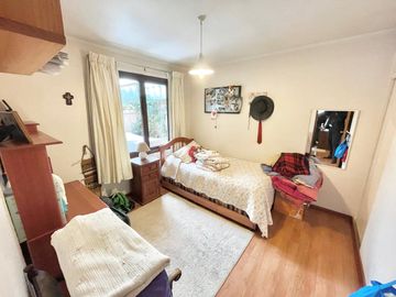 Se vende casa en sector Av. España, Rucatremo, Curicó. 4 piezas 3 baños