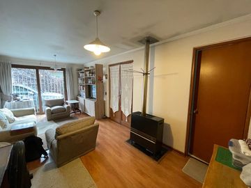 Se vende casa en sector Av. España, Rucatremo, Curicó. 4 piezas 3 baños