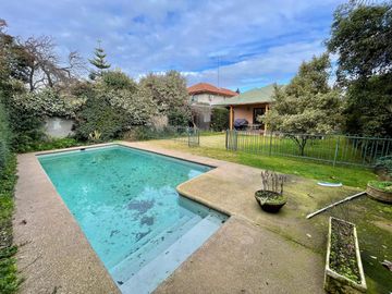 Se vende casa en sector Av. España, Rucatremo, Curicó. 4 piezas 3 baños