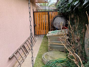 Se vende casa en sector Av. España, Rucatremo, Curicó. 4 piezas 3 baños