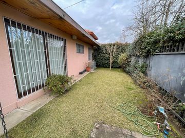 Se vende casa en sector Av. España, Rucatremo, Curicó. 4 piezas 3 baños