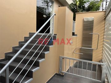 Se Vende Acogedor E Iluminado Departamento En Surco