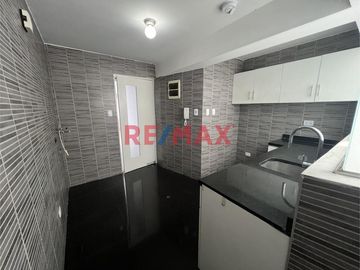 Se Vende Acogedor E Iluminado Departamento En Surco