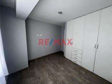 Se Vende Acogedor E Iluminado Departamento En Surco