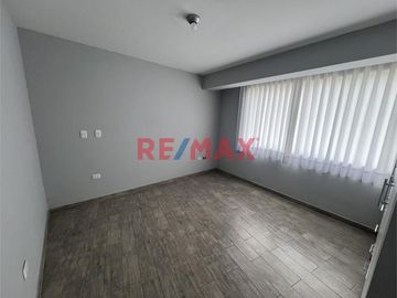 Se Vende Acogedor E Iluminado Departamento En Surco