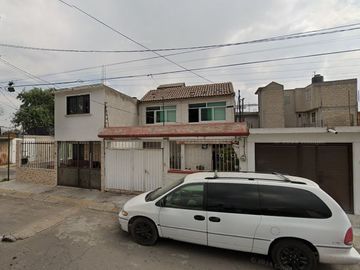 SE VENDE CASA DE RECUPERACIÓN HIPOTECARIA EN CONJUNTO VILLAS SANTIN , TOLUCA , EDOMEX