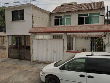 SE VENDE CASA DE RECUPERACIÓN HIPOTECARIA EN CONJUNTO VILLAS SANTIN , TOLUCA , EDOMEX