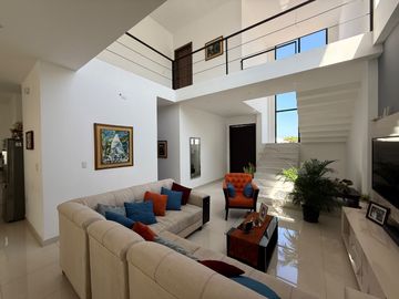 SE VENDE CASA VIA A LA COSTA 262.00M2