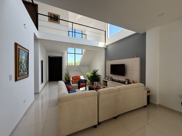 SE VENDE CASA VIA A LA COSTA 262.00M2