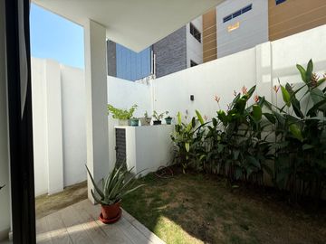SE VENDE CASA VIA A LA COSTA 262.00M2