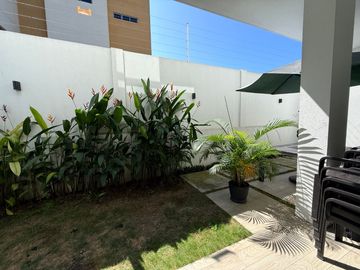 SE VENDE CASA VIA A LA COSTA 262.00M2