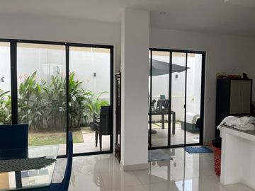 SE VENDE CASA VIA A LA COSTA 262.00M2