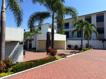 SE VENDE CASA VIA A LA COSTA 262.00M2