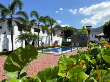 SE VENDE CASA VIA A LA COSTA 262.00M2