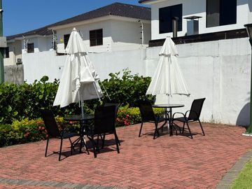 SE VENDE CASA VIA A LA COSTA 262.00M2