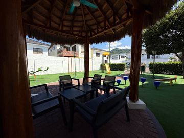 SE VENDE CASA VIA A LA COSTA 262.00M2