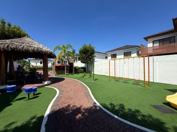 SE VENDE CASA VIA A LA COSTA 262.00M2