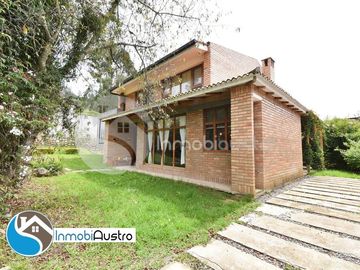 Challuabamba, Venta de Hermosa Casa Estilo Rústico Moderno