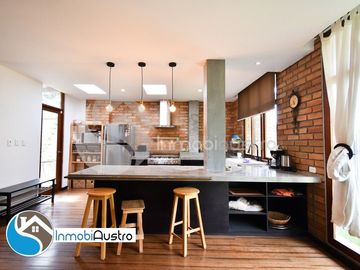 Challuabamba, Venta de Hermosa Casa Estilo Rústico Moderno
