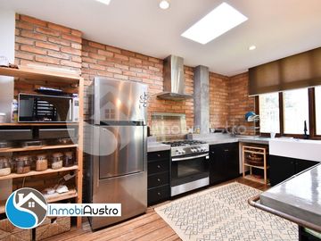 Challuabamba, Venta de Hermosa Casa Estilo Rústico Moderno