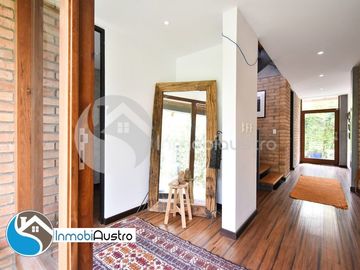 Challuabamba, Venta de Hermosa Casa Estilo Rústico Moderno