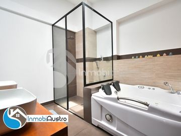 Challuabamba, Venta de Hermosa Casa Estilo Rústico Moderno