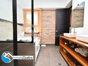 Challuabamba, Venta de Hermosa Casa Estilo Rústico Moderno