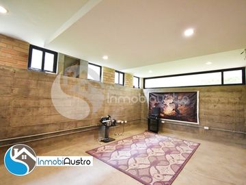 Challuabamba, Venta de Hermosa Casa Estilo Rústico Moderno