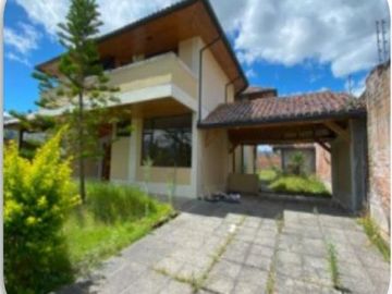 VENTA CASA 4 DORMITORIOS VALLE DE LOS CHILLOS SAN RAFAEL  URBANIZACIÓN