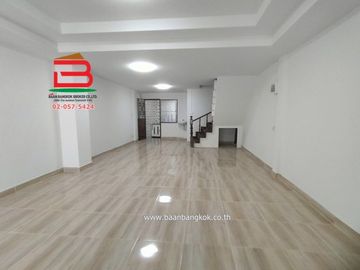 ทาวน์เฮาส์ หมู่บ้าน กรุงทองธานี (ซอยสายไหม 33) เนื้อที่ 16 ตรว. ถนนนสายไหม แขวงสายไหม เขตสายไหม จ.กรุงเทพฯ