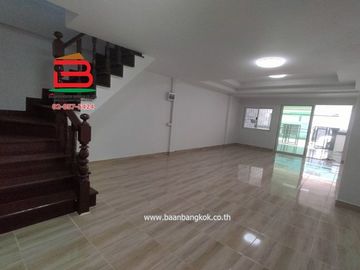 ทาวน์เฮาส์ หมู่บ้าน กรุงทองธานี (ซอยสายไหม 33) เนื้อที่ 16 ตรว. ถนนนสายไหม แขวงสายไหม เขตสายไหม จ.กรุงเทพฯ